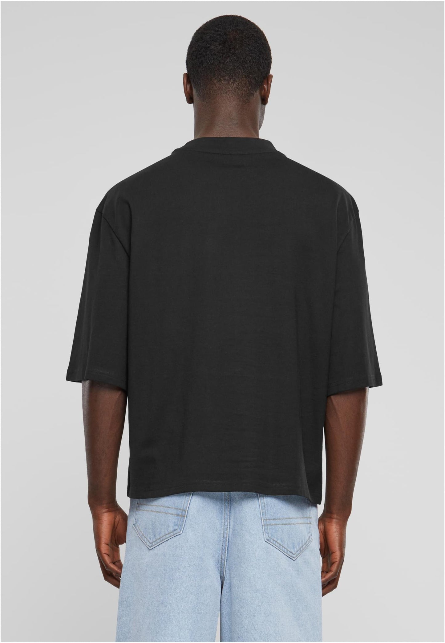 Herren Oversize T-Shirt aus Bio-Baumwolle – Cropped Schnitt Schwarz