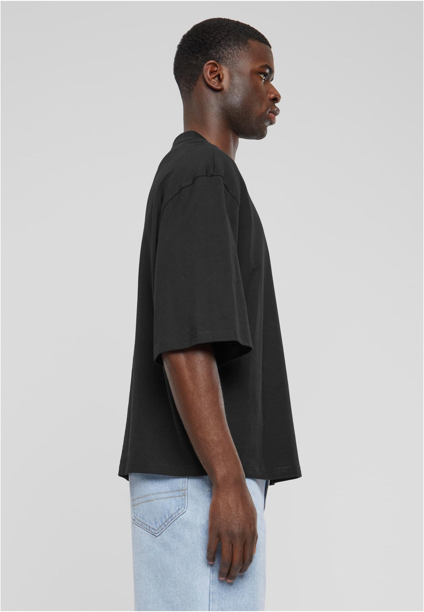 Herren Oversize T-Shirt aus Bio-Baumwolle – Cropped Schnitt Schwarz