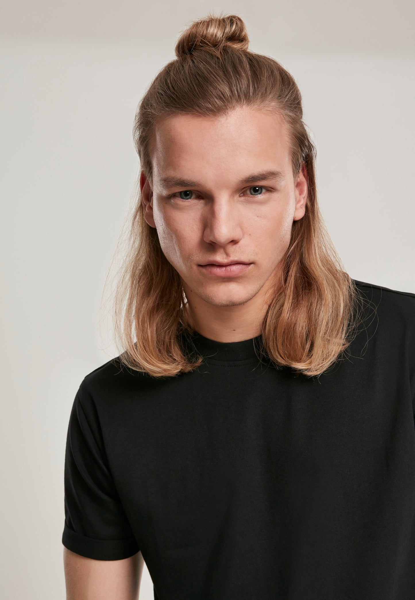 Short Shaped Turn Up Tee black